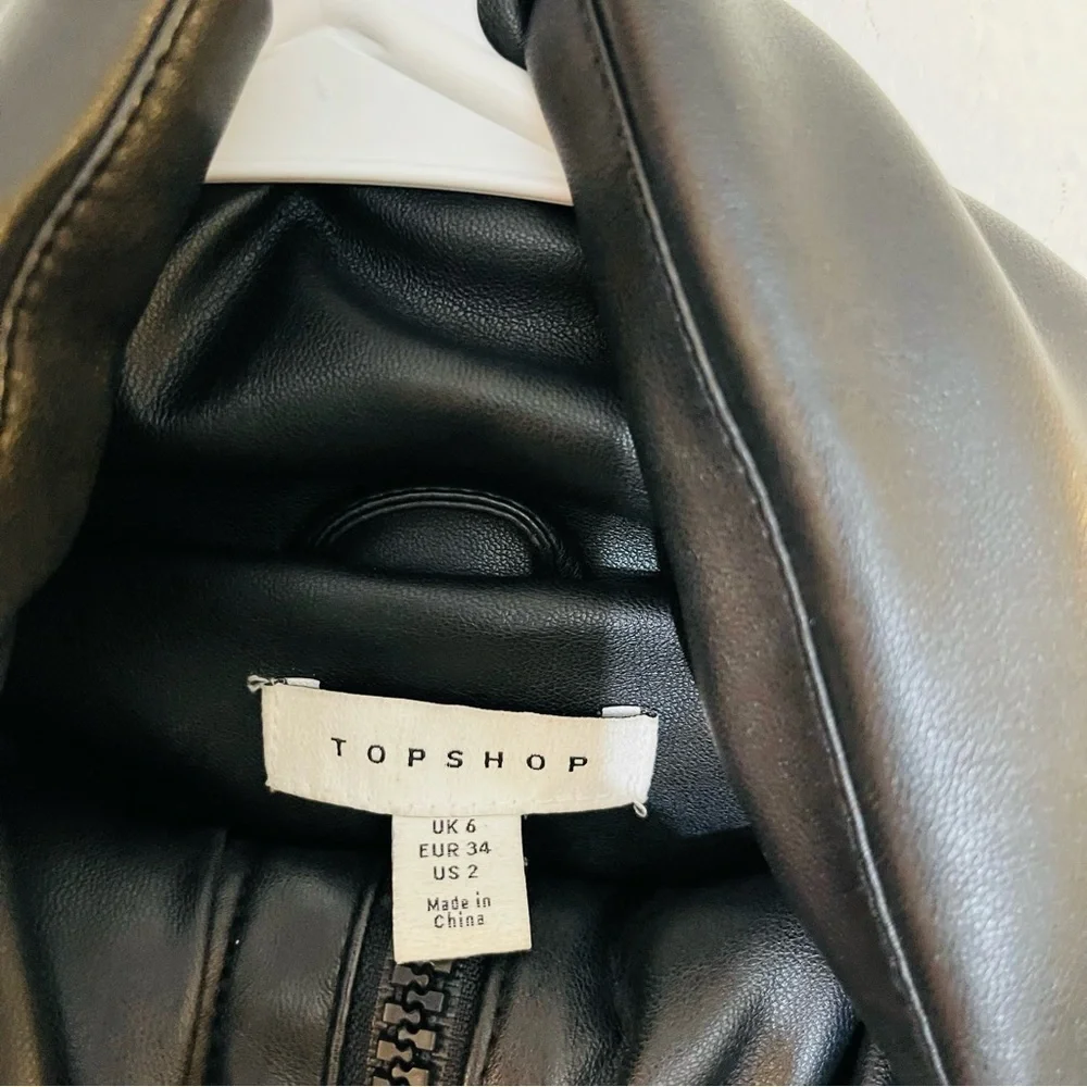 Topshop Faux Leather Cropped Puffer Jacket Women Size 2 Color Black Pockets - Picture 5 of 16